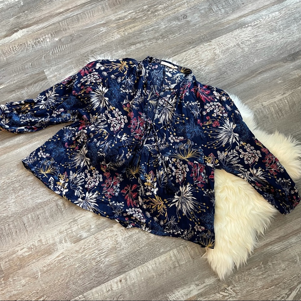 Flowy floral ties v-neck blouse